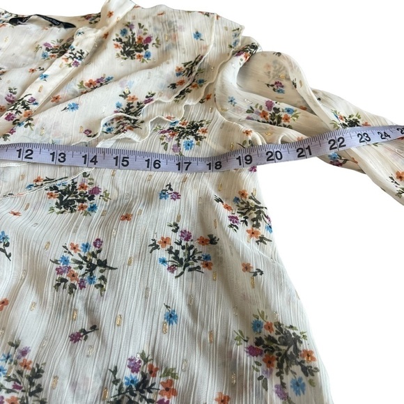 Euc Zara blouse, sheer, floral, metallic details, size Medium - Picture 8 of 13